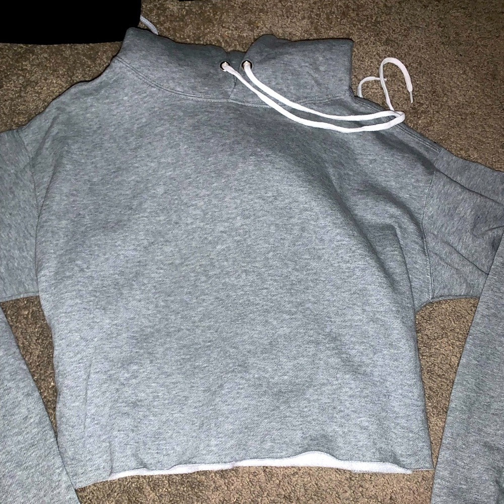 Cropped hoodies